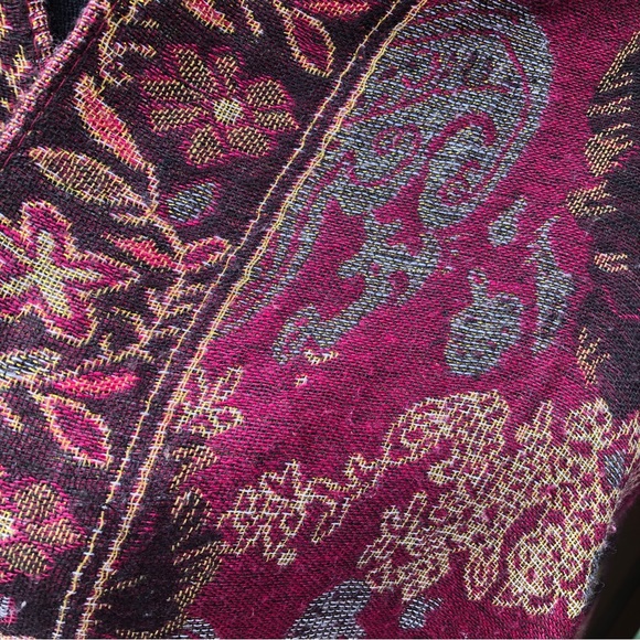 Woven Floral Metallic Wrap/Scarf 🌺🌺 - Picture 10 of 11